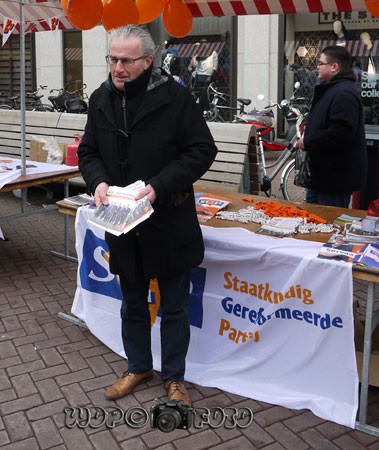 Bert Staat blij dat christelijke boekhandel in Dordrecht PRESENT is aan de Voorstraat 414