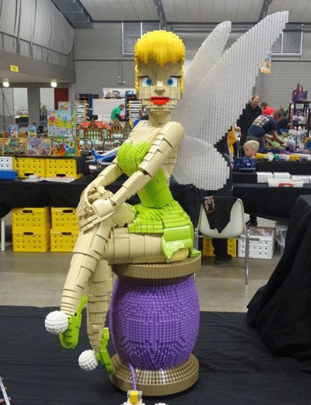 Alex de Jong maakte LEGO sculptuur van Tinker Bell en heeft bouwplan afgerond