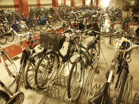 Fietsenstallingen Achterom en Statenplein tijdelijk dicht; graag fiets ophalen