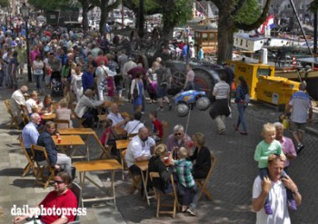 Album afbeelding 7: Dordt in Stoom' trok dit jaar, vooral ook vanwege het prachtige weer, volle terrassen