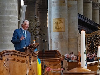 Album afbeelding 2: Hans Berrevoets heet iedereen welkom als voorzitter van het Platform Dordtse kerken