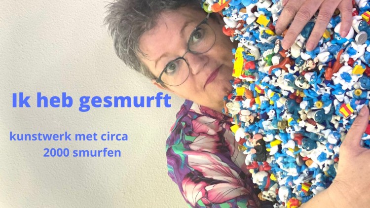 Erica de Winter maakt uniek kunstwerk van 2000 smurfen