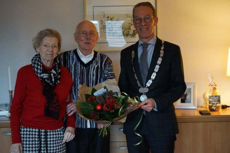 65-jarig huwelijksjubileum van echtpaar Van der Sluijs