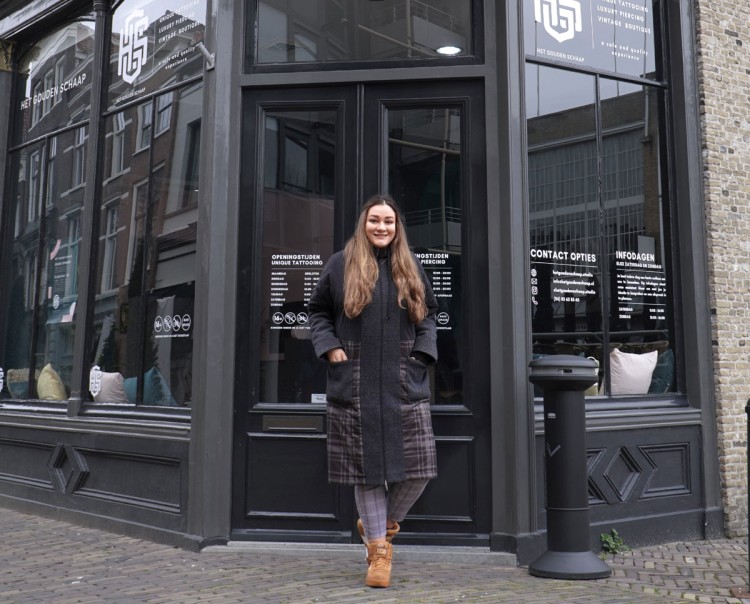 Amy DB opent Het Gouden Schaap in oude kapper Miss Men